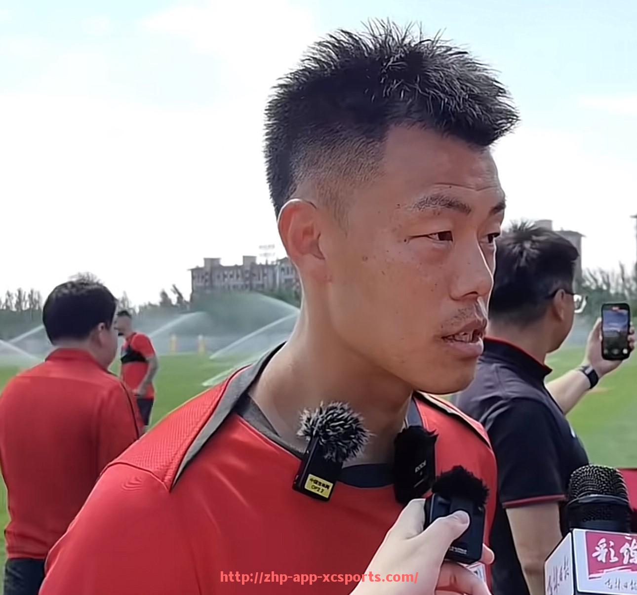 杏彩体育-英超球衣上葫芦图案的意义及球迷文化