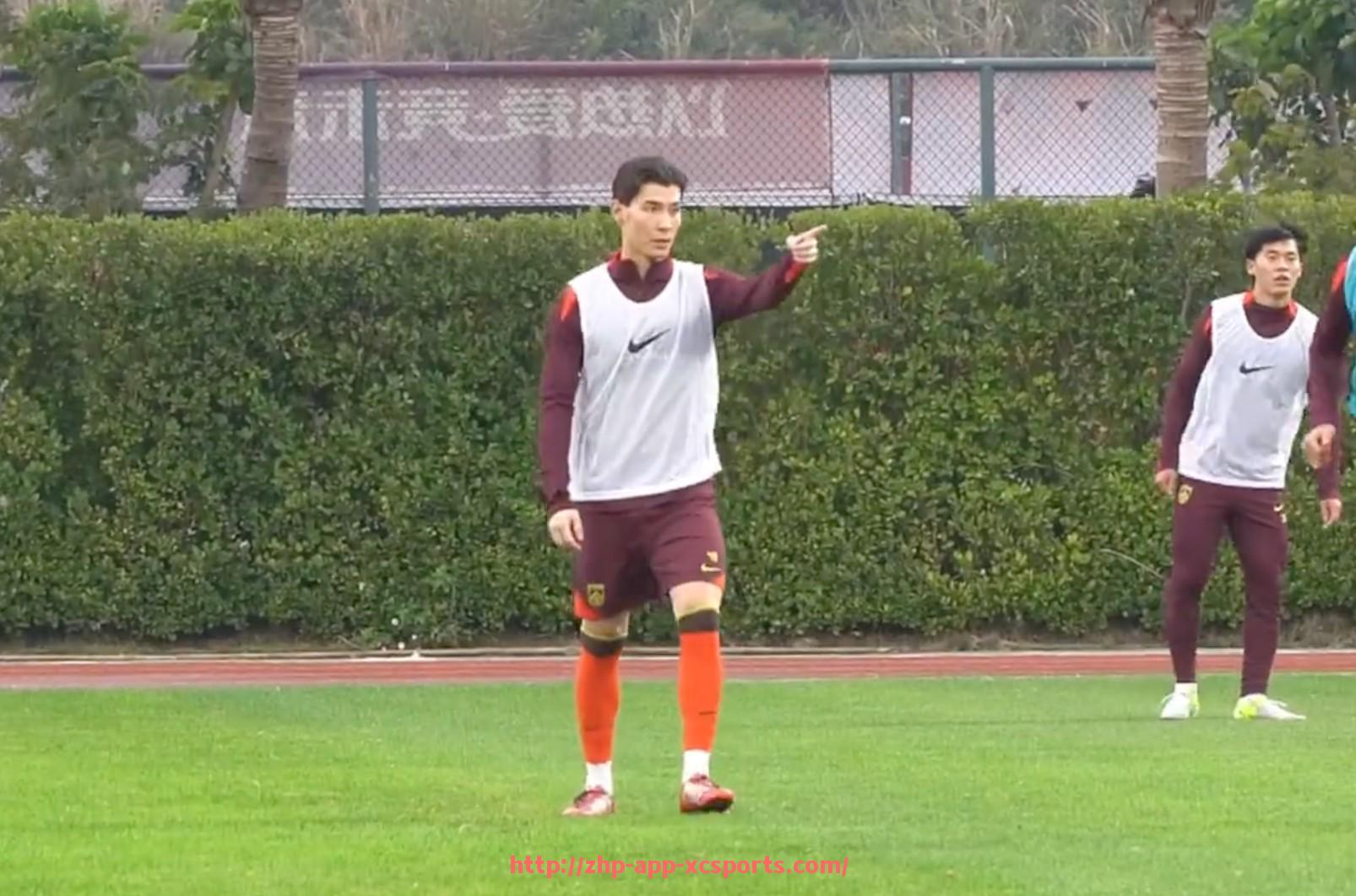 杏彩体育-火箭队2025新赛季球衣号码分配与换号信息